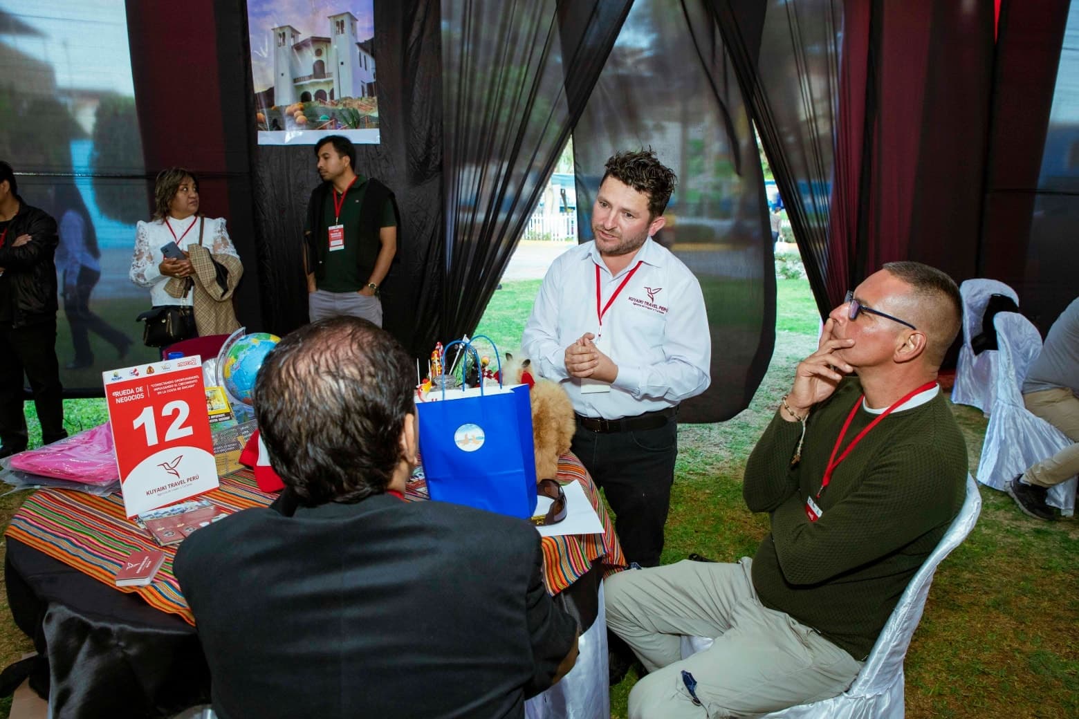 Equipo KUYAIKI en rueda de negocios